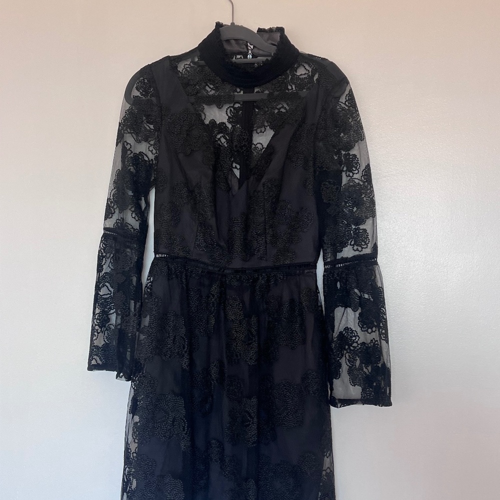ML Monique Lhuillier Little Black Dress Embroidered Lace Size 4